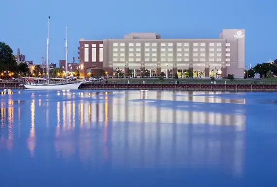 DoubleTree by Hilton<sup>®</sup> Bay City-Riverfront Hotel and Conference Center